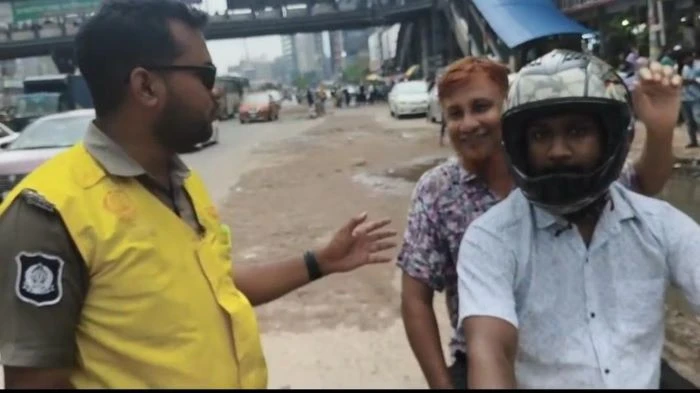 উত্তরা ট্রাফিক বিভাগের জরিমানা বিহীন গাড়ি চালকদের সচেতনতা বৃদ্ধি কার্যক্রম 